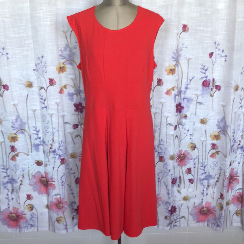 Simonton Says Sleeveless MIDI Dress